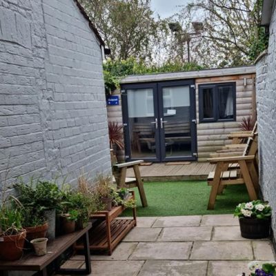 THH Courtyard web 400x400 1
